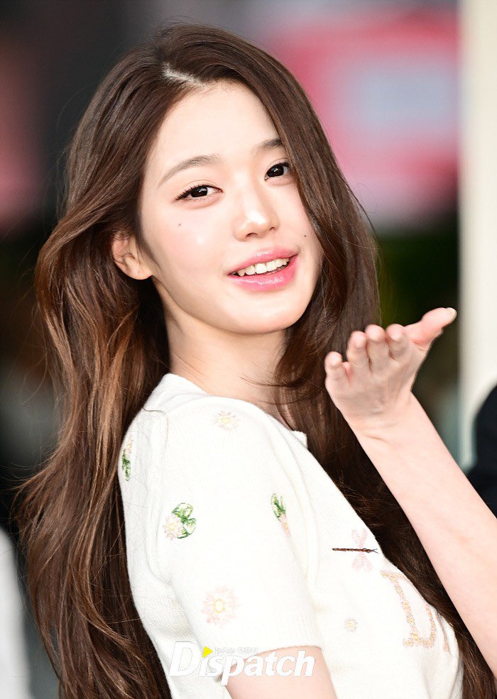 wonyoungdollz's tweet photo. Our Princess today!! 

WONYOUNG EN ROUTE #ParisBoundWonyoung #JANGWONYOUNG #WONYOUNG #DiorSS27 @Dior https://t.co/qmp2lBQqSv