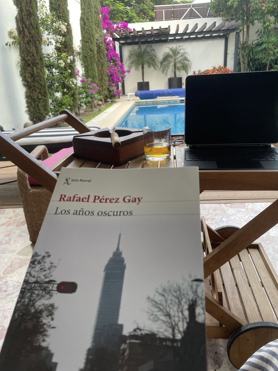 juliopatan09's tweet photo. Libro nuevo del amigo @RPerezGay. Corran a comprarlo. https://t.co/I01ygIvr9L