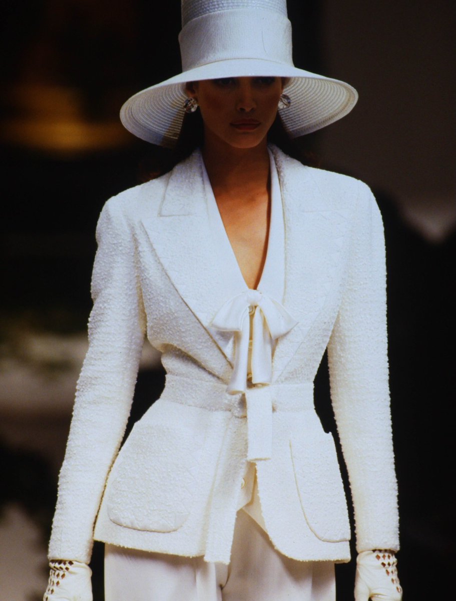 _ArchiveFashion's tweet photo. Valentino s/s 1993 couture https://t.co/76Voq5iyoH