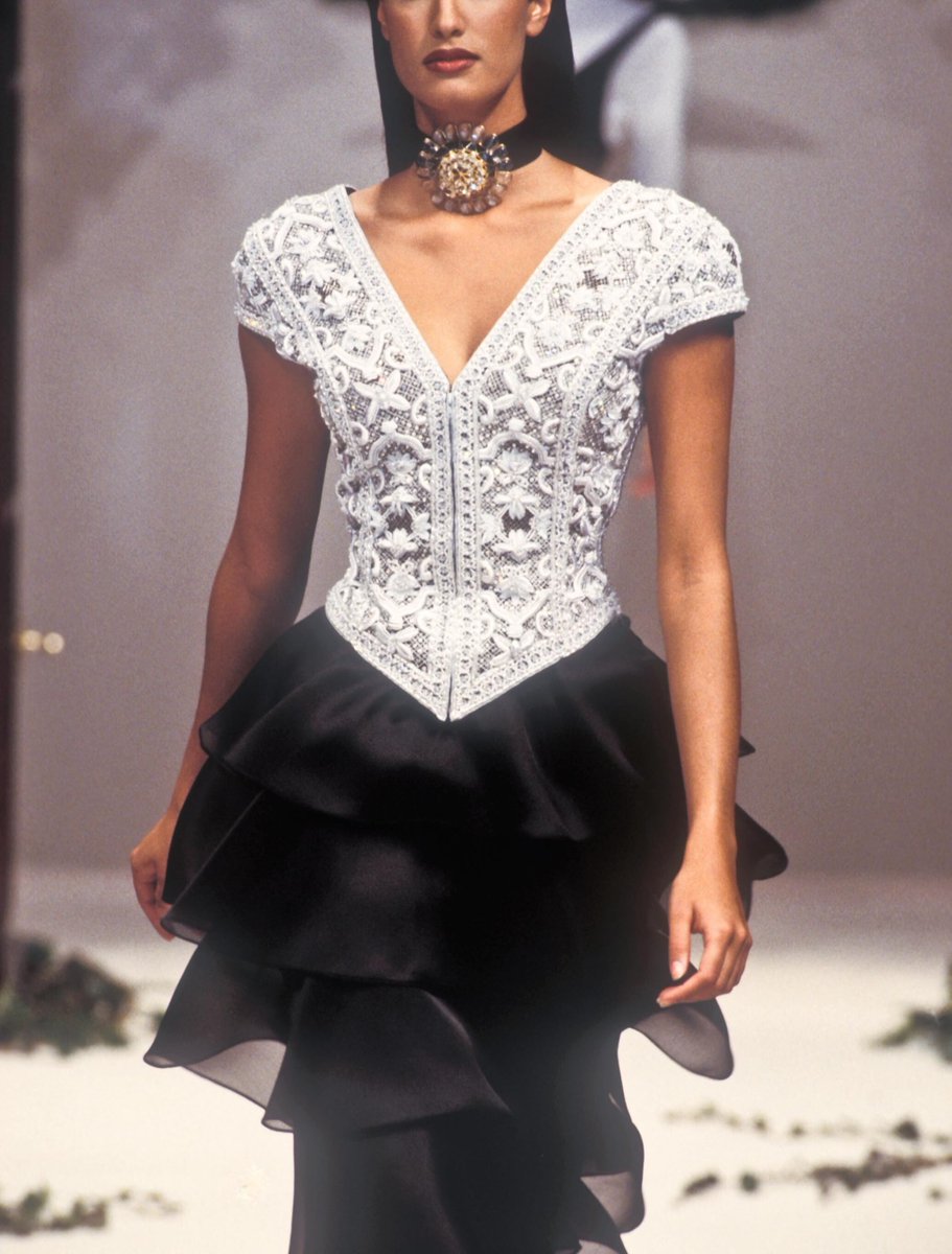 _ArchiveFashion's tweet photo. Valentino s/s 1993 couture https://t.co/76Voq5iyoH