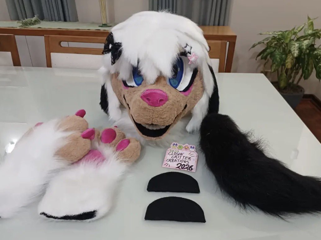 Fr3nzydKl0wn's tweet photo. Looking for around 3k USD!!! i might consider the best offers, not sure if i’am truly going to sell him tho, comes with 115 Artwork, 12 Refs(separate from the artwork) and a fursuit which i can ship!!
I can so make payment plans if needed!!! https://t.co/4YG6Hun7pD