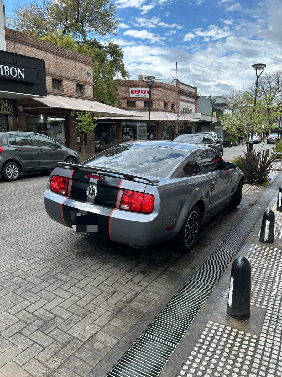 uchadt's tweet photo. Sali a pasear al maestro shifu y de la nd me encontré un mustang por adrogue 
Clean https://t.co/oMQQ0t0VIE