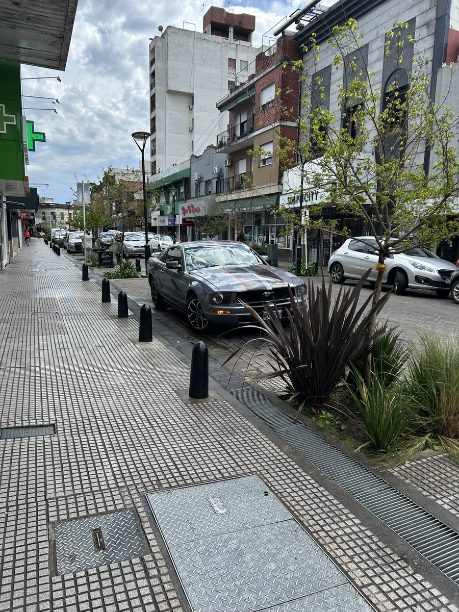 uchadt's tweet photo. Sali a pasear al maestro shifu y de la nd me encontré un mustang por adrogue 
Clean https://t.co/oMQQ0t0VIE