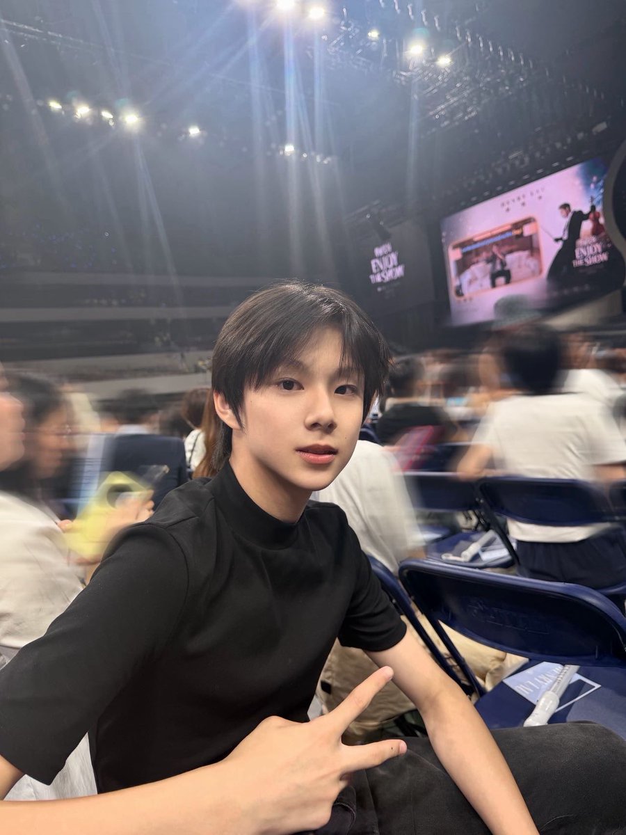 1000SH_'s tweet photo. 어제 刘宪华 콘서트 갔다고 사진 찍어서 버블 보내줬당 ㄱㅇㅇ https://t.co/qgbTEdorli