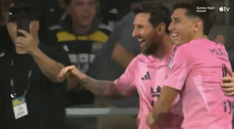 Barcavoice247's tweet photo. 😇BREAKING:Messi Just scored one of the craziest Free Kick Goal known to man, from an impossible angle and sent the Goal keeper to a No-man’s land 

76 Free kick goal and counting 😇 https://t.co/SYwuj0y6b4