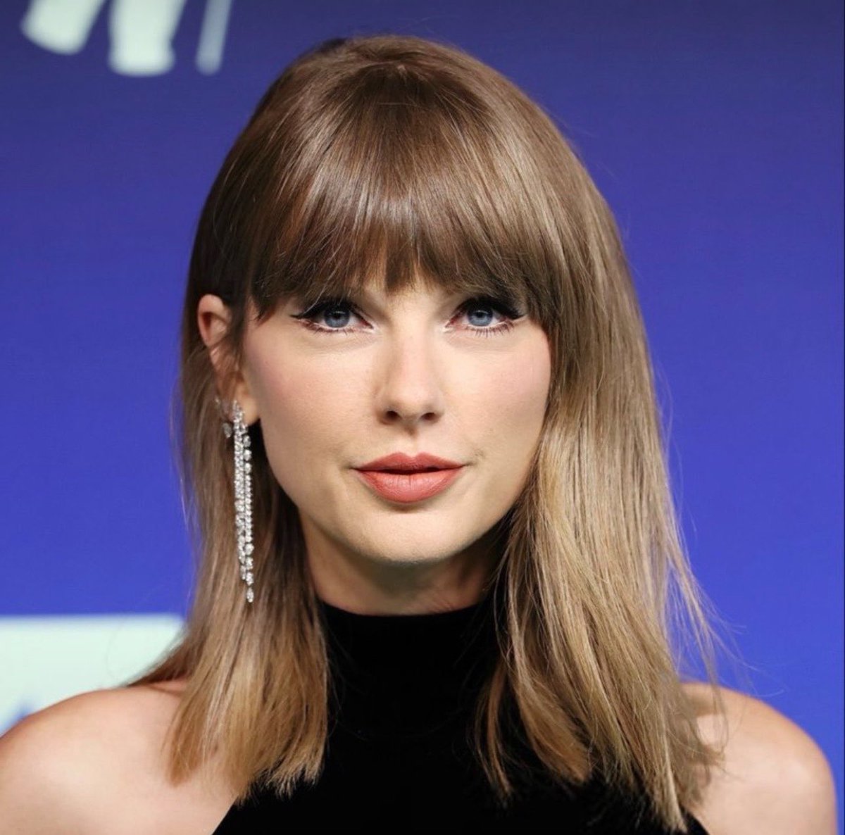 SwiftNYC's tweet photo. Taylor Swift face card never declines #VMAs https://t.co/snEtyUNMkp