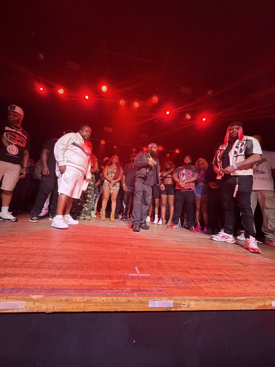 LarryDubb's tweet photo. Ave vs twork up next #URL #SM16 #URLTV https://t.co/17qpDvlvq3