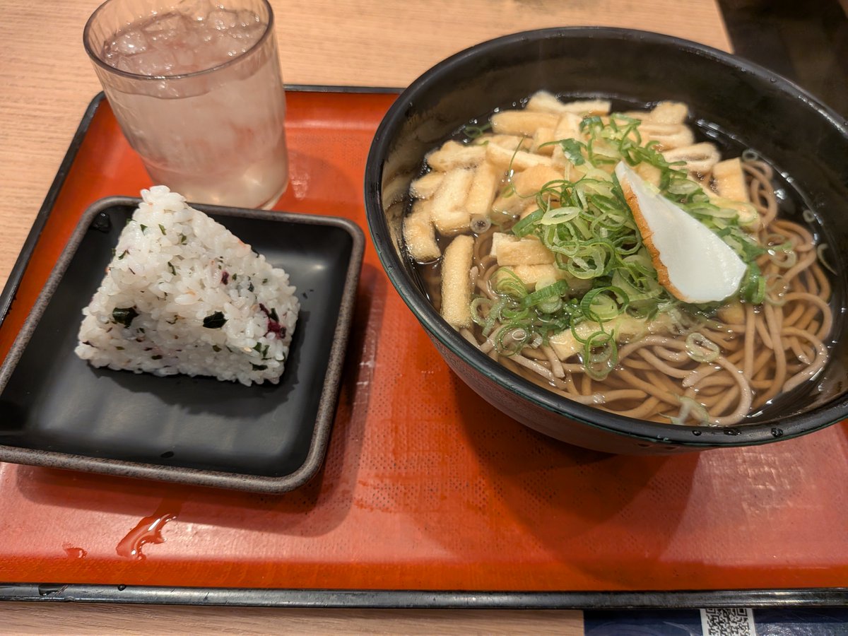 yset0's tweet photo. JR天王寺駅構内の麺家みちくさで朝食です。18時以降ハイボールおかわり半額メニューもあり軽く飲みたいときにもいいですね！ https://t.co/Rcr605BIBv