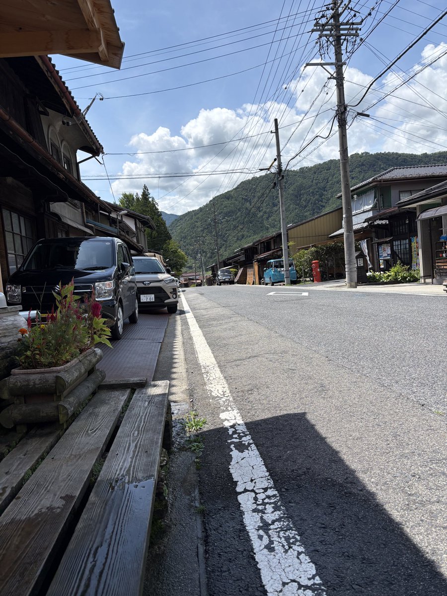 TommySX69's tweet photo. 木曽路

須原宿（大桑村）

山の中なので

湧水が至る所にある。

休憩。

カルピスソーダは

僕には

甘すぎた。

リュックは

お気に入りの

モンベル

ガレナ・パックの

30リットル。 https://t.co/14EpNwvyMh