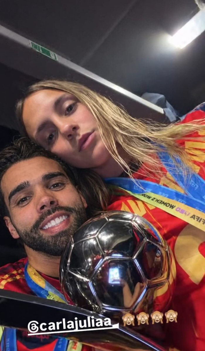 davidRaya43's tweet photo. Mi Campeona ❤️💛🇪🇸 #rol https://t.co/EsZY9I4yA9