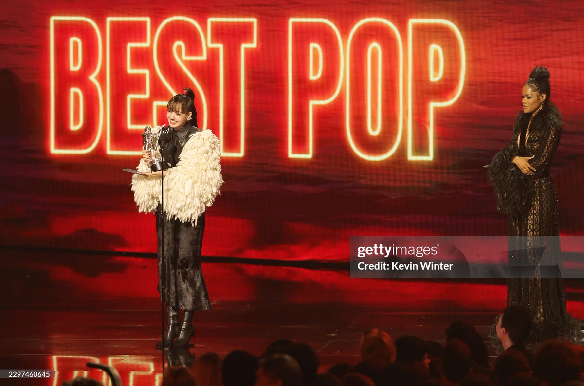 LISANATIONS_'s tweet photo. #LISA makes history as the first K-pop female artist and soloist to win Best Pop at the #VMAs with “Dream.” 🏆✨ @wearelloud https://t.co/RFFw7DkO1x
