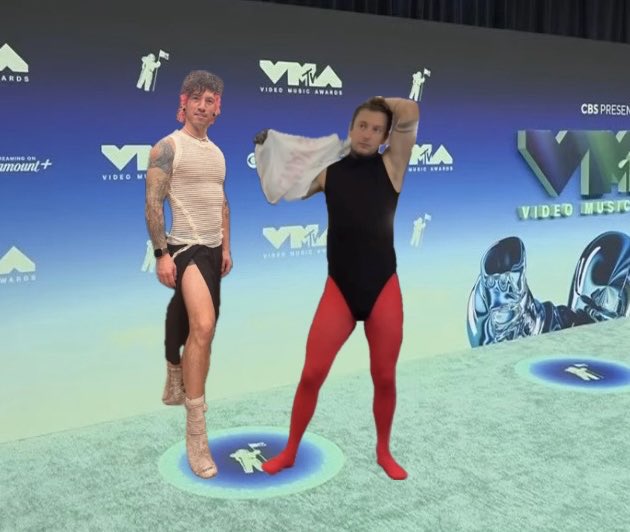_dwnintheforest's tweet photo. Tyler Joseph and Josh Dun have arrived at the #VMAS https://t.co/wO1q93kDwh
