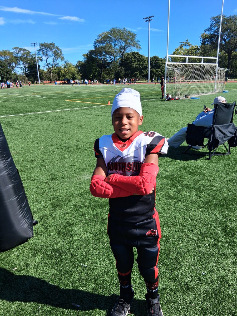 JohnPaulSr25's tweet photo. My son's youth football Homecoming game was today. The game ended in a tie 12-12. Jr and his teammates played well too. He also won Homecoming Duke as well. ๐ โค๏ธ ๐
#ThatsMyBoy #LilPrimeTime #Jr #ProudDad https://t.co/wn0sYTGbWd