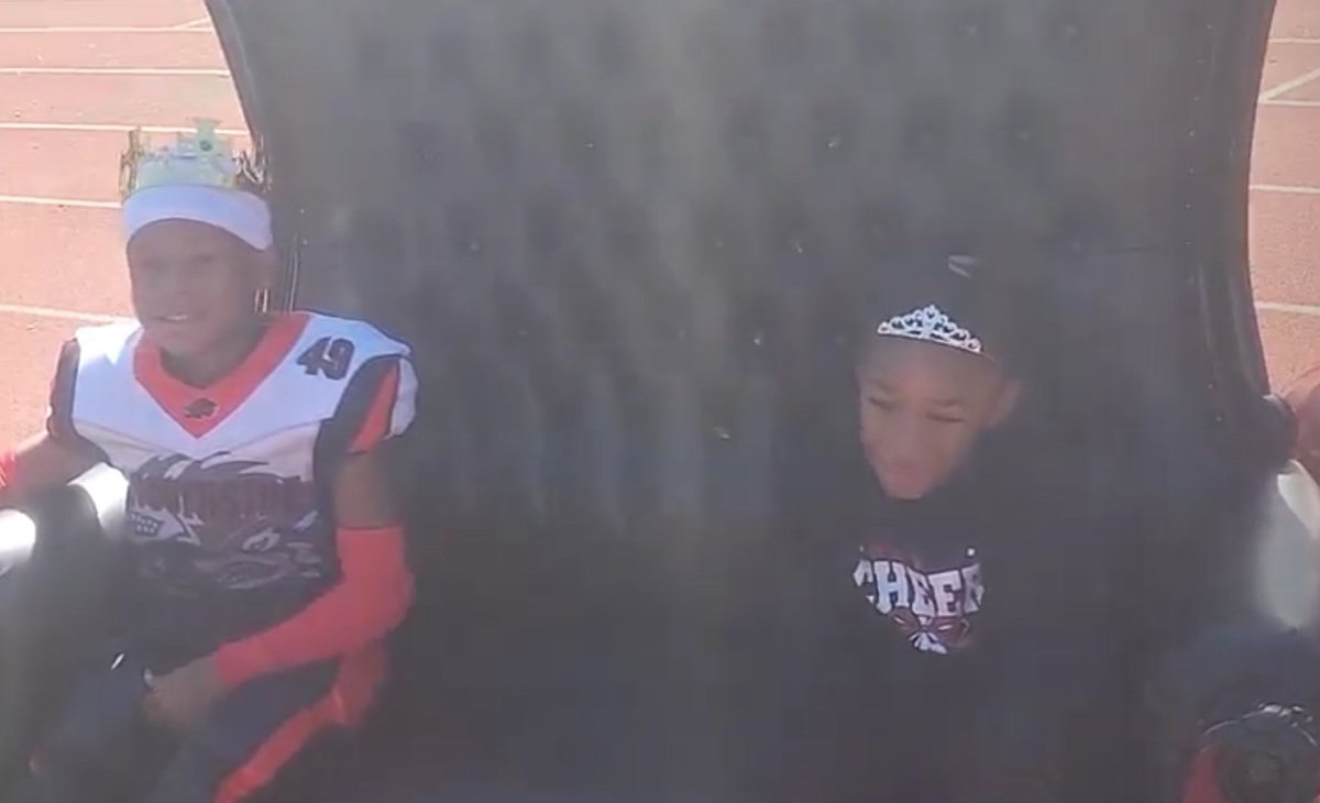 JohnPaulSr25's tweet photo. My son's youth football Homecoming game was today. The game ended in a tie 12-12. Jr and his teammates played well too. He also won Homecoming Duke as well. ๐ โค๏ธ ๐
#ThatsMyBoy #LilPrimeTime #Jr #ProudDad https://t.co/wn0sYTGbWd