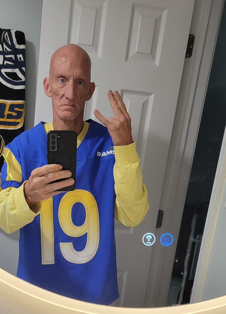 BaronScott2jyt's tweet photo. @RamsNFL Because I am the #Custom made fan!! https://t.co/vpMz83UwyE