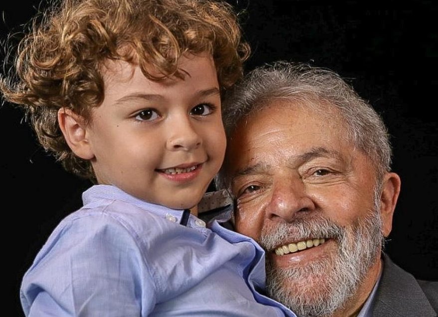 leninaveira2's tweet photo. A Justiça tarda, mas não falha. Se a Justiça dos homens falha, ainda há de haver uma maior.

Descanse em paz, Arthur Lula da Silva, não esqueceremos a sua dor, nem o contexto em que ela se deu. https://t.co/HVzU8H0xjs