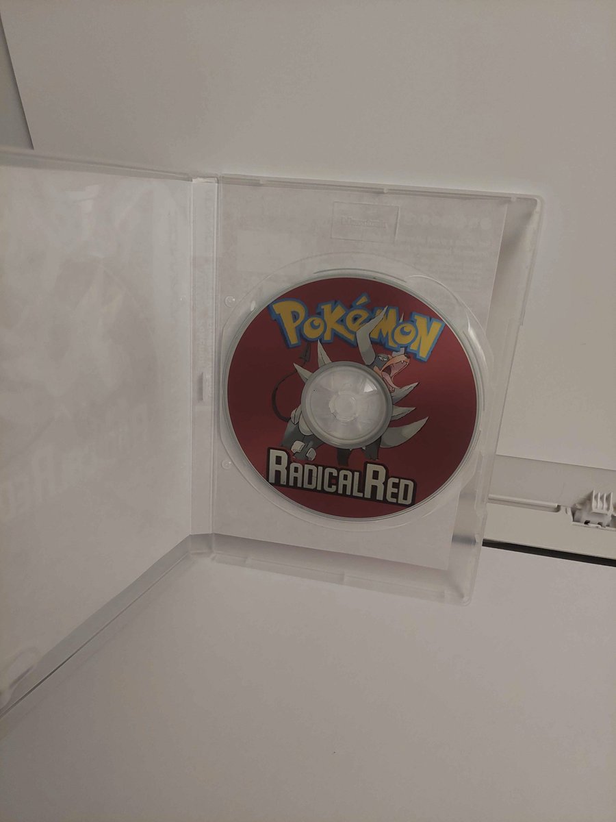 TonicSeal's tweet photo. I've been wanting to create physical media of different games i play so that i can own them in a more literal sense. The goal is to start backing up steam games but i decided a ROM would be easy for testing. ill fix the cover size later. #firered #romhack #radicalred https://t.co/YcJWEZaqLN