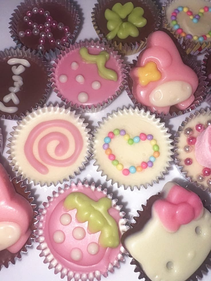 stylesavvi's tweet photo. i've got a really bad sweet tooth. . 💭🧁🍩 https://t.co/IOQUS3LXvS