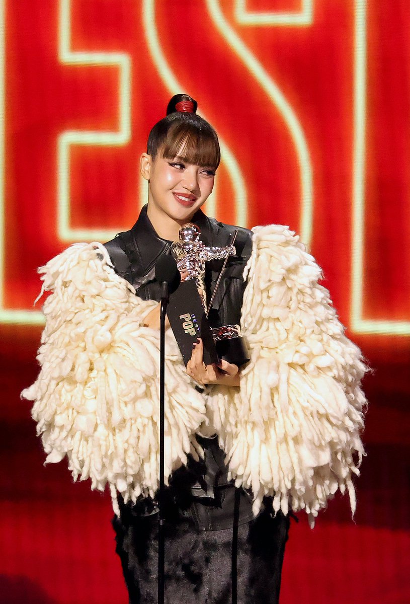 Kpop_Herald's tweet photo. .@BLACKPINK’s Lisa has won Best Pop for “Dream” at the 2026 MTV Video Music Awards in LA on Sunday! 🏆

With 4 nominations, the most among K-pop artists, LISA has claimed the first VMA of the night among her nominations.

#LISA #BLACKPINK #Dream #VMAs https://t.co/W5L2vOy8ra