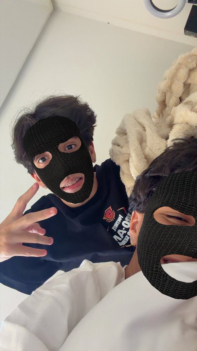 pardalflexlolo's tweet photo. TRIO 2027 W/@edsonmalado @Seeyun5 🏆

SE VER O FEED E O SEEYUN TIVER MORRIDO E TÁ EU E EDSON VIVO NEM RUSCHA SÓ DROPA O LOOT https://t.co/PU09FsmUca