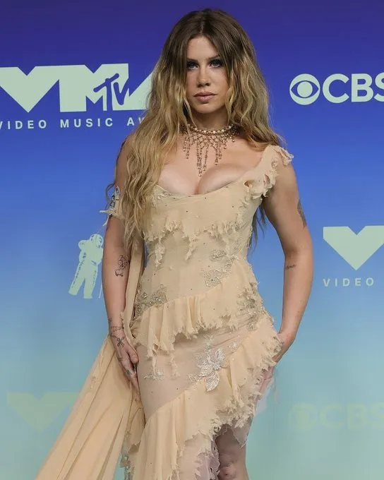 dannysthilld's tweet photo. Belmont Cameli,Olandria,Slayyyter e Nic Vansteenberghe no Red Carpet do Vídeo Music Awards 2026.
#VMA #VMAs #VMA2026 #VMAs2026

 #DomingoDetremuraSDV https://t.co/1elqKKWsmt