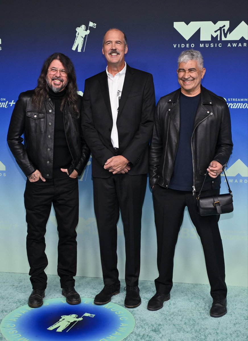 Spotify's tweet photo. Nirvana. A Video Vanguard moment 34 years in the making 🖤 #VMAs

📷: Getty https://t.co/B3wMBdI4jU