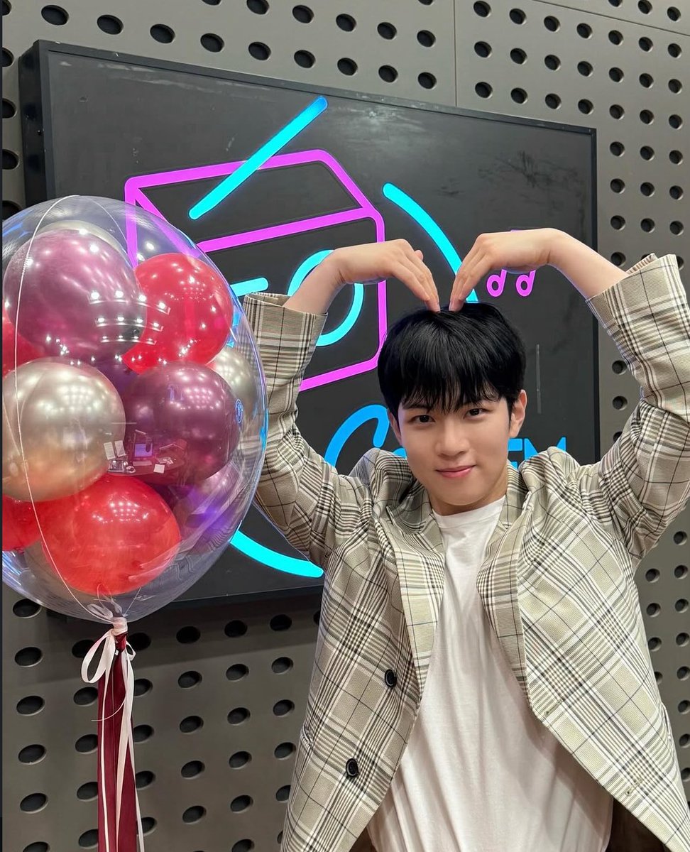 hwengchi_star's tweet photo. 🐰💕💕

#DAILYHWESEUNG #엔플라잉 #유회승 #Nflying #YooHweSeung https://t.co/kywVQQVlGt