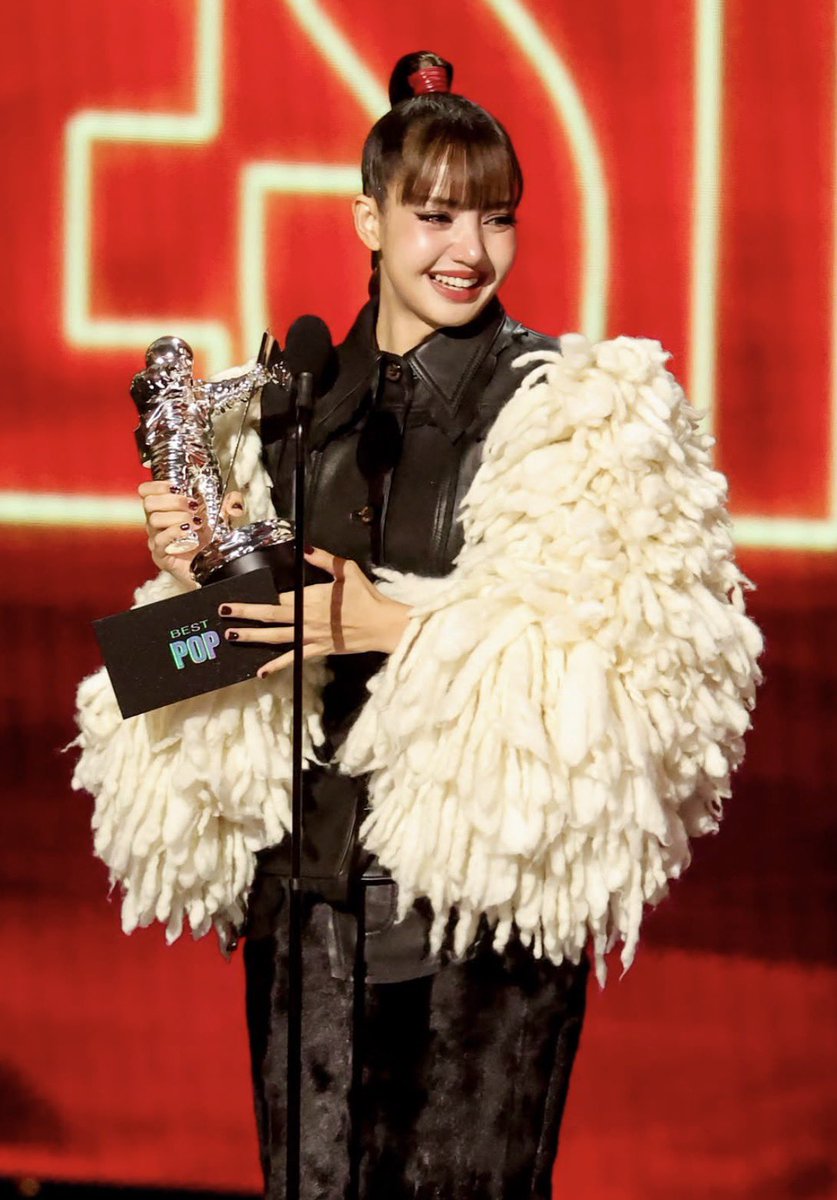 yk2aii's tweet photo. #LISA TAKES HOME THE BEST POP VIDEO AWARD FOR “DREAM” AT THE MTV VMAs TONIGHT! 🏆 https://t.co/F05GJlPlbX