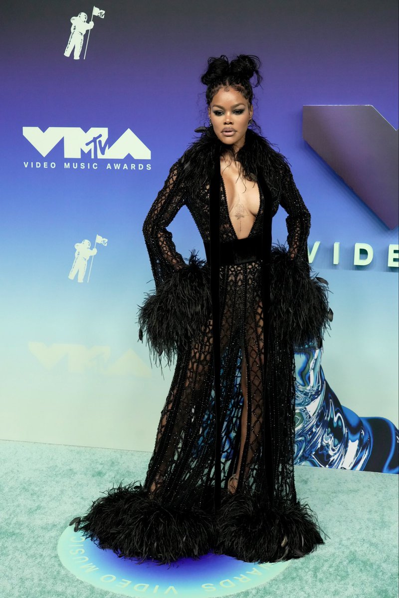 Spotify's tweet photo. Nobody does a #VMAs carpet moment quite like Teyana Taylor 🖤👏

📷: Getty https://t.co/A04atsk9Rs
