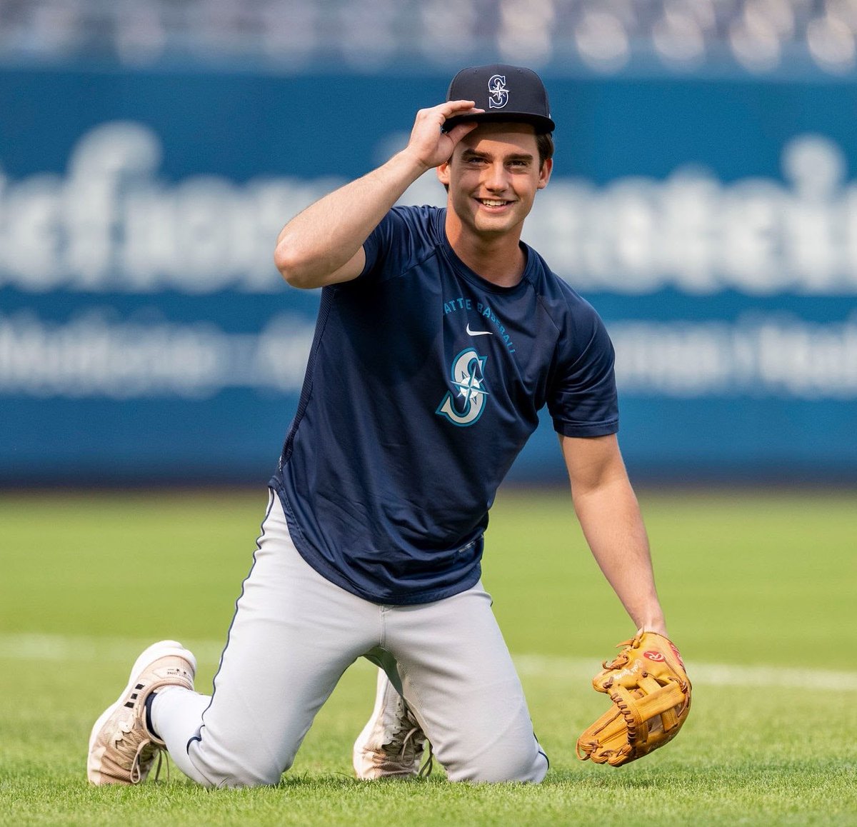 ColeYoungMuse's tweet photo. Cole Young in games where @ColeYoungMuse was in attendance:

12/31 | 8 BB | 3 RBI | 6 R 
.387 AVG
.964 OPS 
- Hit in every single game https://t.co/5BKRuzsi7b