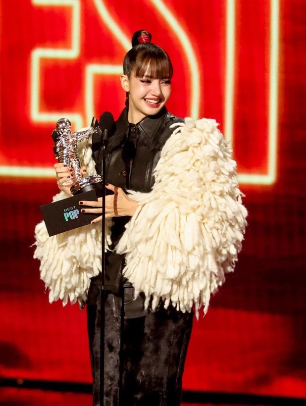 LaliceUpdates's tweet photo. 2026 #VMAs BEST POP - DREAM

CONGRATULATIONS 🥹 @wearelloud 

SAWADIKA LISA ON VMAS
#LISAisBACK_VMAs https://t.co/KcQI3n7bNb