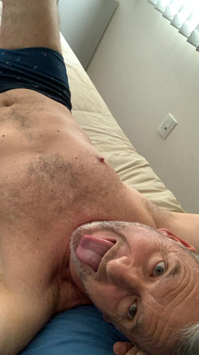SONHODOSDADDYS's tweet photo. Boca aberta e pronto engolir leite de macho dotado, e depois sentar no pau bem gostoso 😋 https://t.co/Po9E45tHG6