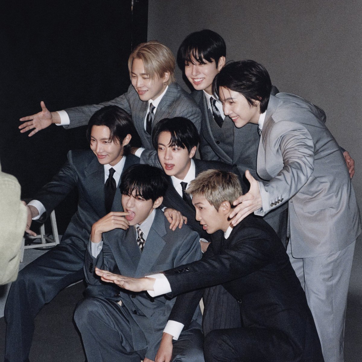 btsscope's tweet photo. .@BTS_twt's 'they don't know 'bout us' has now sold over 500,000 units in the US, becoming the 4th song from “ARIRANG” to reach the milestone ('SWIM', 'FYA' &amp; 'Aliens'.) https://t.co/HCtuuc6dzY