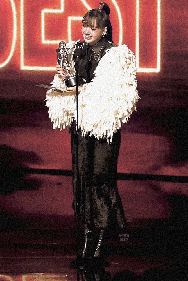 archivebratz's tweet photo. vmas winner ★ https://t.co/1yQ6LTMc8j