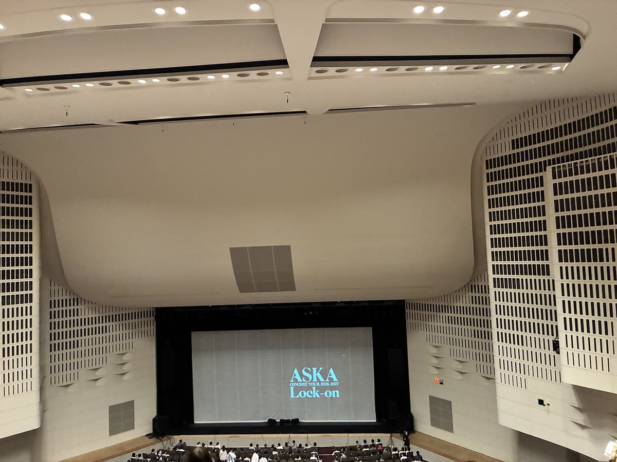 reina385's tweet photo. Who is ASKAとは違う。進化しているライブ、って印象。どんな年齢でもファン歴でも楽しめると思った。
栃木と大宮に行って良かった。まだあと数回参加できる幸せ💜
それを楽しみに日々、過ごそう。

#ASKA 
#ASKAロックオン https://t.co/RTFI8AeyMS