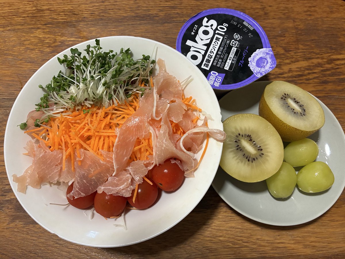 HOMAREx22's tweet photo. 今日は軽め？の朝ごはん🥣
野菜andフルーツandたんぱく質🥰

食べてお店に出勤します🏃‍♀️

#人妻 #熟女 #30代 #40代
#人妻店　#人妻ヘルス　

#不倫気分 #背徳感 #秘密の関係 #大人の女性 #包���力

#栄　#伏見　#久屋大通 #名古屋 https://t.co/H8Bx7kU5i0