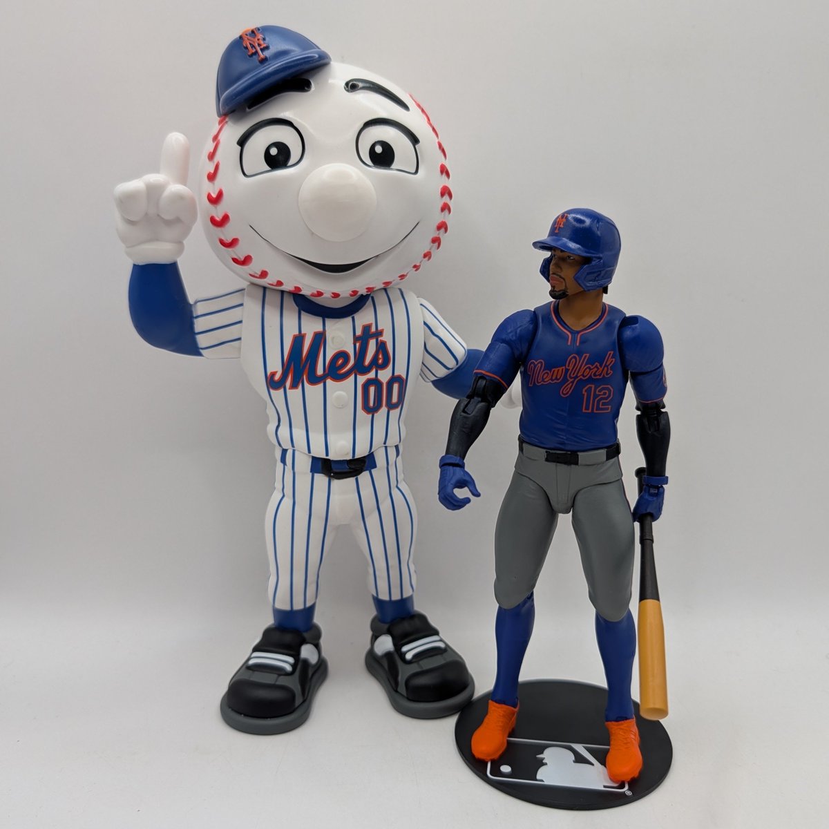 jandjfigures's tweet photo. Congrats to @Lindor12BC for hitting his 300th HOME RUN this afternoon!

We recently picked up Frankie's McFarlane Sportspicks figure to go with our Big Rubber Guy Mr. Met!

Anyone else collecting the new SPORTSPICKS line?

+++

#mcfarlanesportspicks #mrmet #franciscolindor https://t.co/RTlzpt6vVi