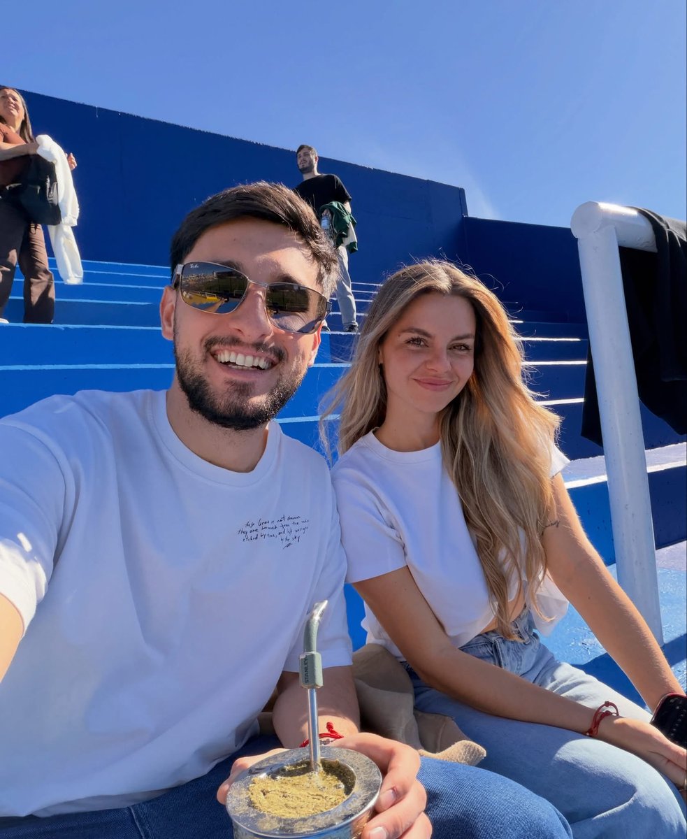tostibelen's tweet photo. FERBO: “Yo sé que el mundo sigue siendo el mismo de siempre, pero desde que conocí a Abril como que se ve diferente. Todo se vuelve mas lindo, y hasta los lugares más simples parecen tener algo que decir. Es que Abril tiene la sonrisa mas linda del mundo, y eso hace que uno quiera hacer lo imposible para que sonría, porque cuando sonrie todo esta bien. Al igual que cuando te abraza y sentis una paz que no te dan ganas de salir de ahi. Abril es una persona hermosa, sensible, alegre y compañera. Se preocupa por todos los que quiere y va a estar siempre ahí para su familia, amigos y perritos. Es simplemente increíble verla con ellos. Yo la amo a Abril, es mi refugio y mi verdad. Es mi todo. Imaginarla era imposible porque es tan extraordinaria que nunca pense que alguien así podía ser real. Pero lo es, te amo Abril 🤍”