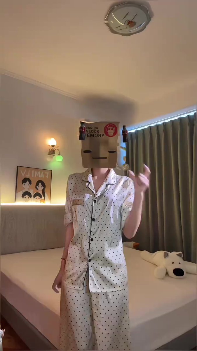 gangchan495379's tweet photo. [I need to check if the box is tight first, no need to feel embarrassed!]， https://t.co/wDAhoEJVr7