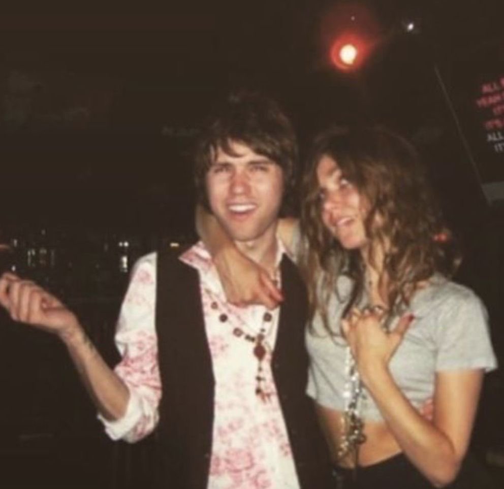 nyuhaeji's tweet photo. whenever i see a picture of ryan ross with a girl it kinda just makes me laugh bc he always looks like their awkward gay best friend like that guy doesn’t look straight like at all https://t.co/EAwTMt4RXI