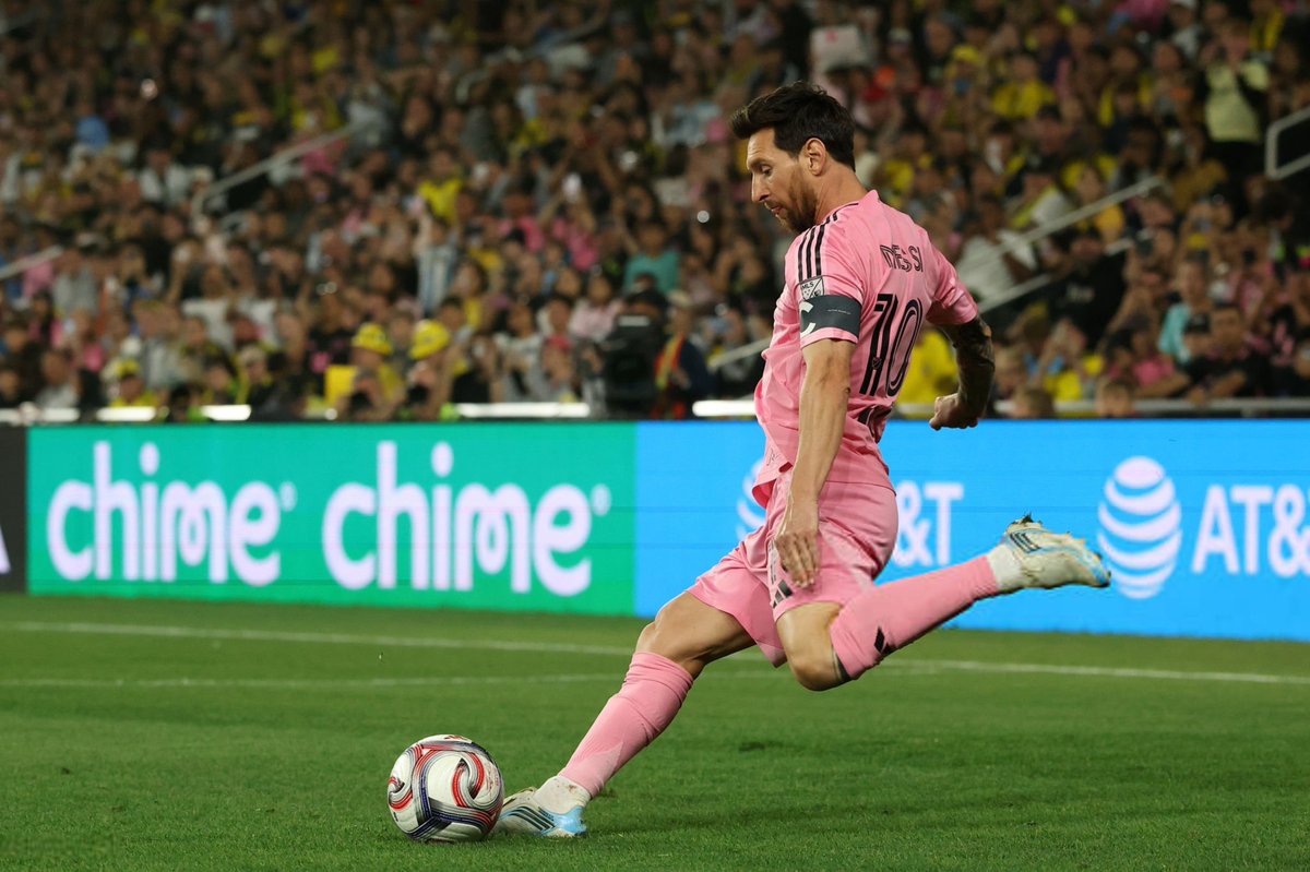 ActuFoot_'s tweet photo. 🚨🚨 LIONEL MESSI 🇦🇷 A INSCRIT 76 COUP-FRANCS EN CARRIÈRE !!!! 🐐🤩

IL EST À DEUX COUP-FRANCS DU RECORD !!!! https://t.co/EkCbcggNvS