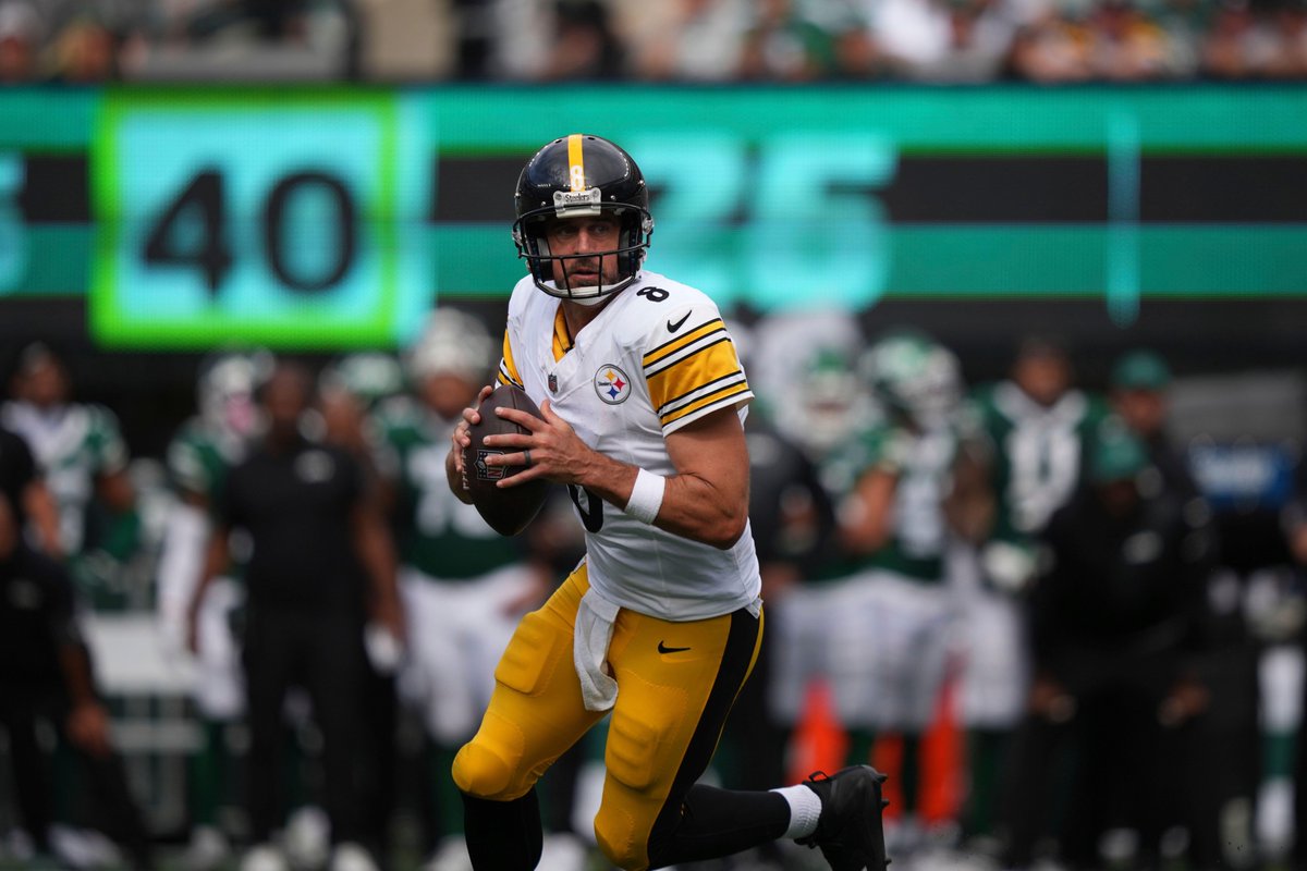 PFF's tweet photo. AFC North Standings

Steelers     2-1
Ravens       2-1
Bengals     2-1
Browns      2-1 https://t.co/eKXhekv9rY