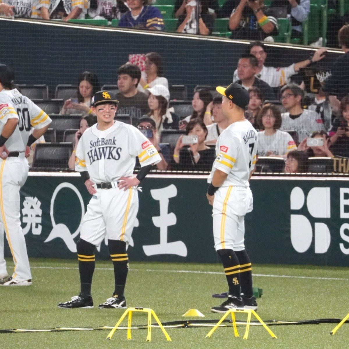 yz1204_ao's tweet photo. まっきーさん
ずーっと晃さんと一緒にいたし
最後のキャッチボール噛み締めてたし

私も噛み締めた。

 #中村晃 選手
 #牧原大成 選手
 #sbhawks
2026.9.27 https://t.co/Ys2re2ytvx