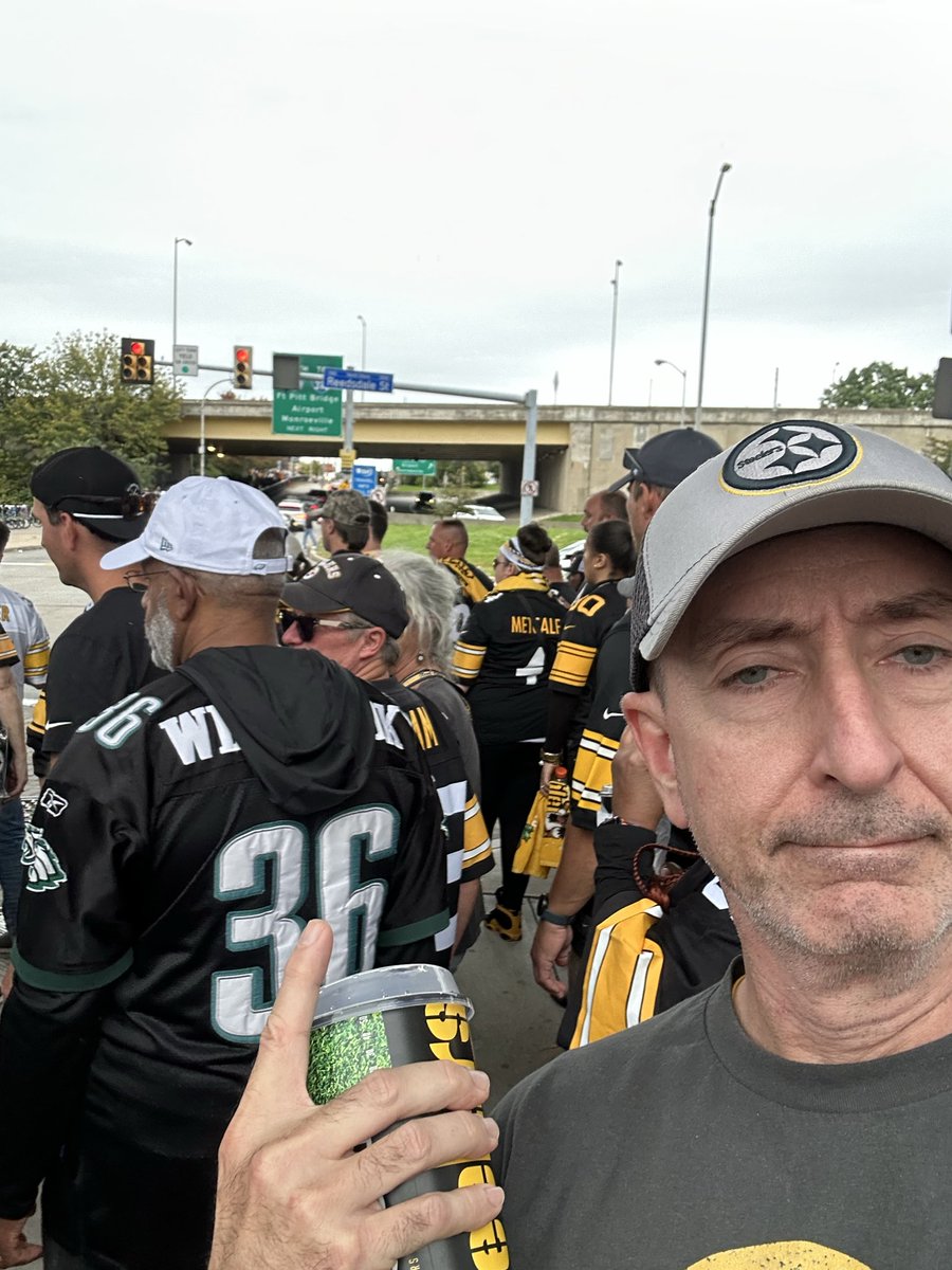 MPastirik1's tweet photo. Bro, why? Stillers vs Bungles this is the best they could do? https://t.co/oqgedvmIEI