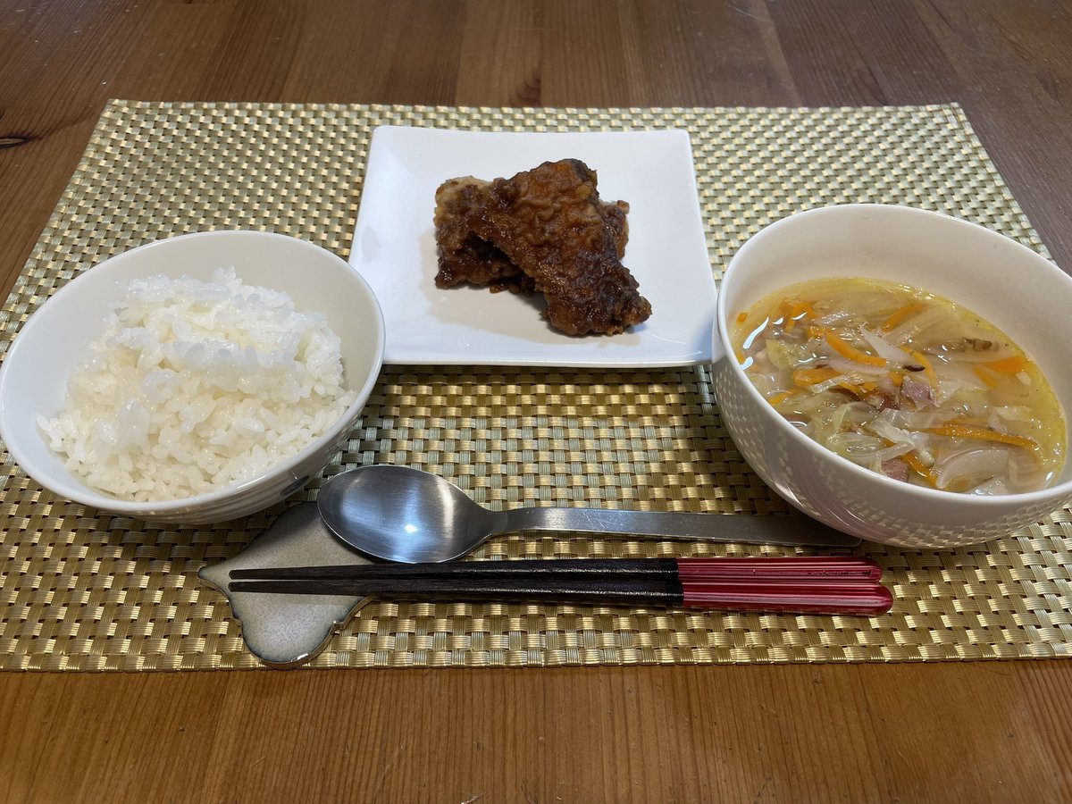 manmarunavi's tweet photo. 2026年9月18日（金）の名古屋市公立小学校給食は、ごはん・牛乳・まぐろのケチャップソース・キャベツとベーコンのスープでした。 https://t.co/bi6o1iuUG2