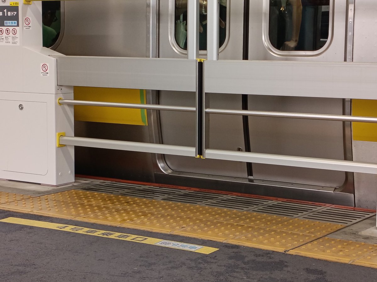 JO_E217Y2O's tweet photo. なにこれ山手線の帯？
A517の4号車 https://t.co/6PFlQzBRKZ