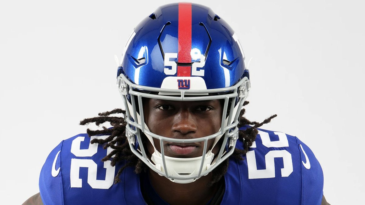 RookieWatxh's tweet photo. Arvell Reese’s final stat line against the Titans is SOMETHING ELSE:

• 60 total defensive snaps (led team)
• 13 total tackles (led team)
• 10 solo tackles (led team)
• 1 TFL (led team)
• 5 STOPS (led team)
• 2 receptions allowed (3 total yards)

The Giants rookie LB easily played the BEST game of his young NFL career 😳🔥