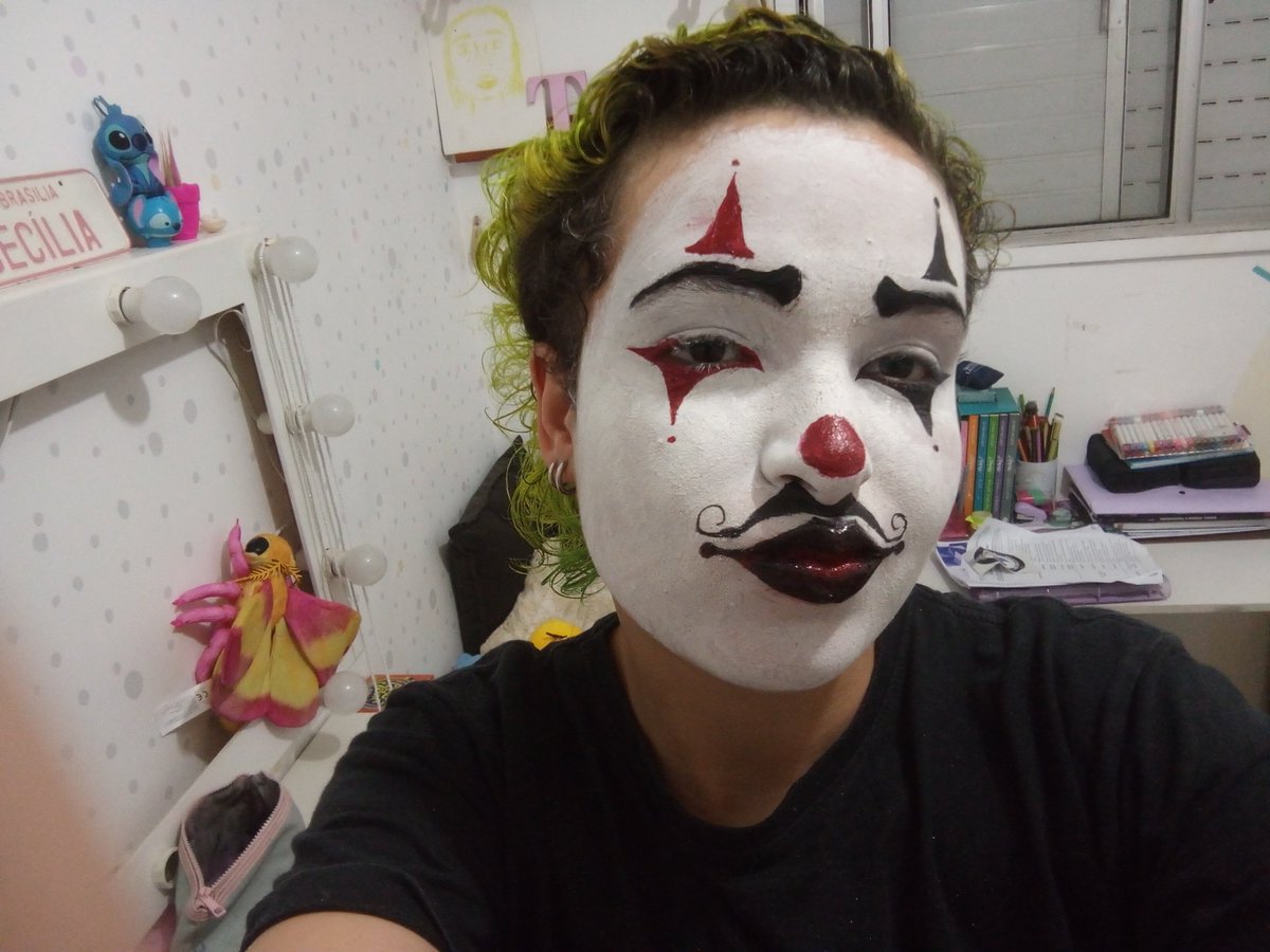 iwillthinkido's tweet photo. Pov é um domingo a noite e vc resolve fazer maquiagem de palhaço 🤡 https://t.co/9BWGzk3zOp