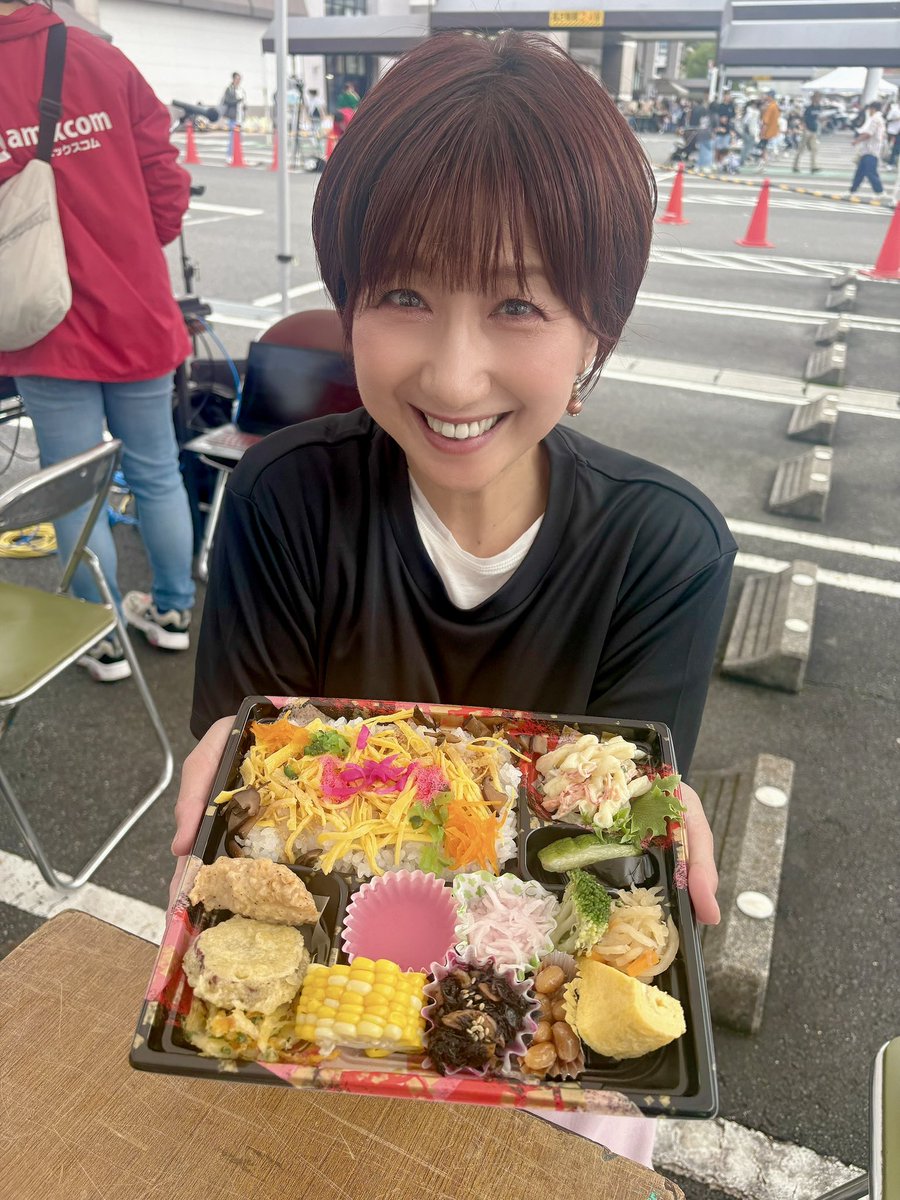 8chi1ho7's tweet photo. 「ENAみのじのみのり祭」2日目はステージの司会を担当🎤歌や踊り、アミックスコム小栗和恵ちゃんとの中継、福女トークショー＆大抽選会と盛りだくさん✨MCブースにもたくさんの方が会いに来てくださり感激🥰無事に二日間終了！たくさんの笑顔と人の温かさに触れ、私もいっぱい“福”をいただきました❤️ https://t.co/YCnxcRMY3n