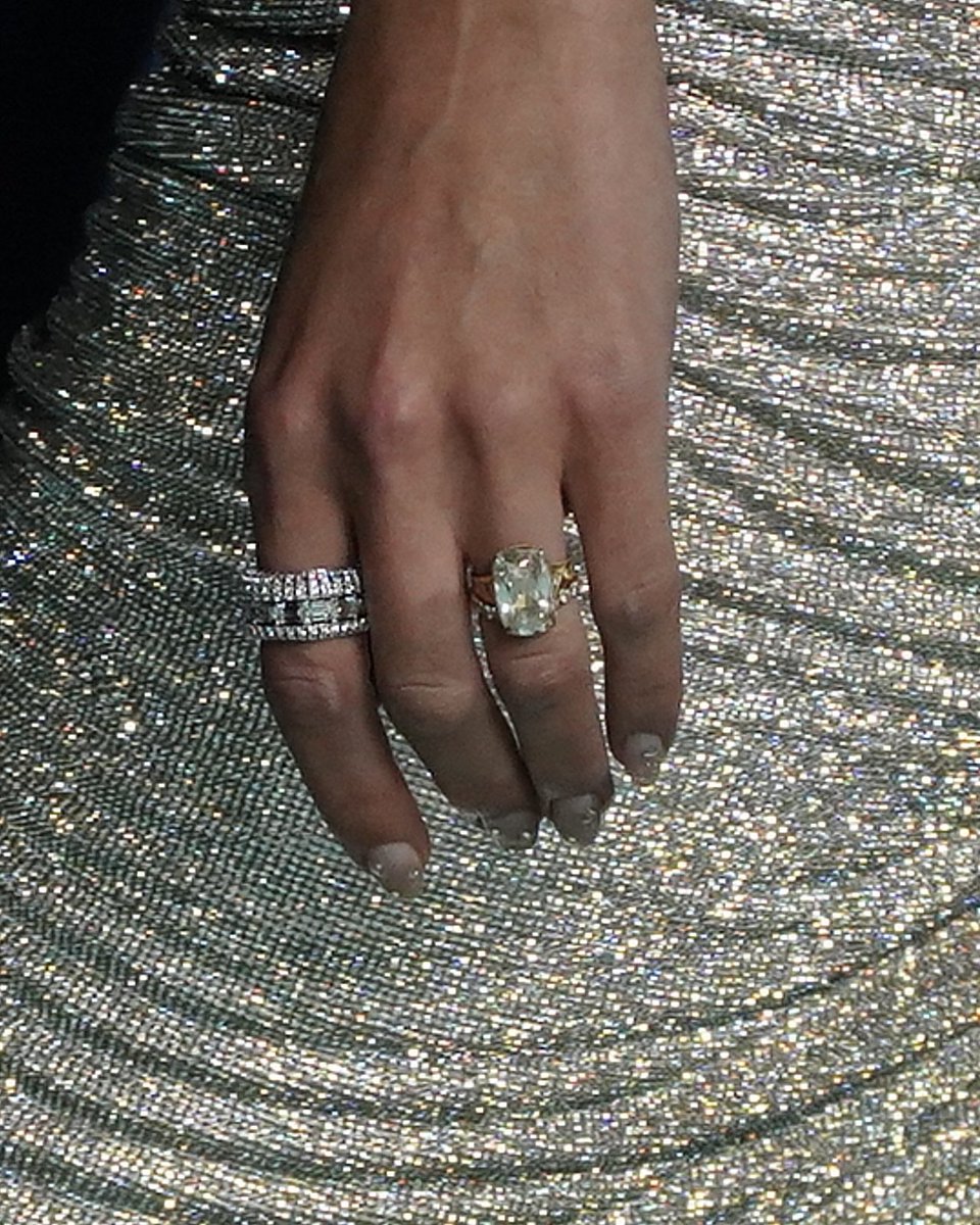 updateswiftbr's tweet photo. PROVOKE SOCIETY. 💍 https://t.co/dSclokn2jm